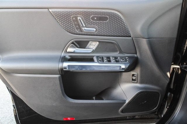 New 2025 Mercedes-Benz EQB 300 4MATIC image 22