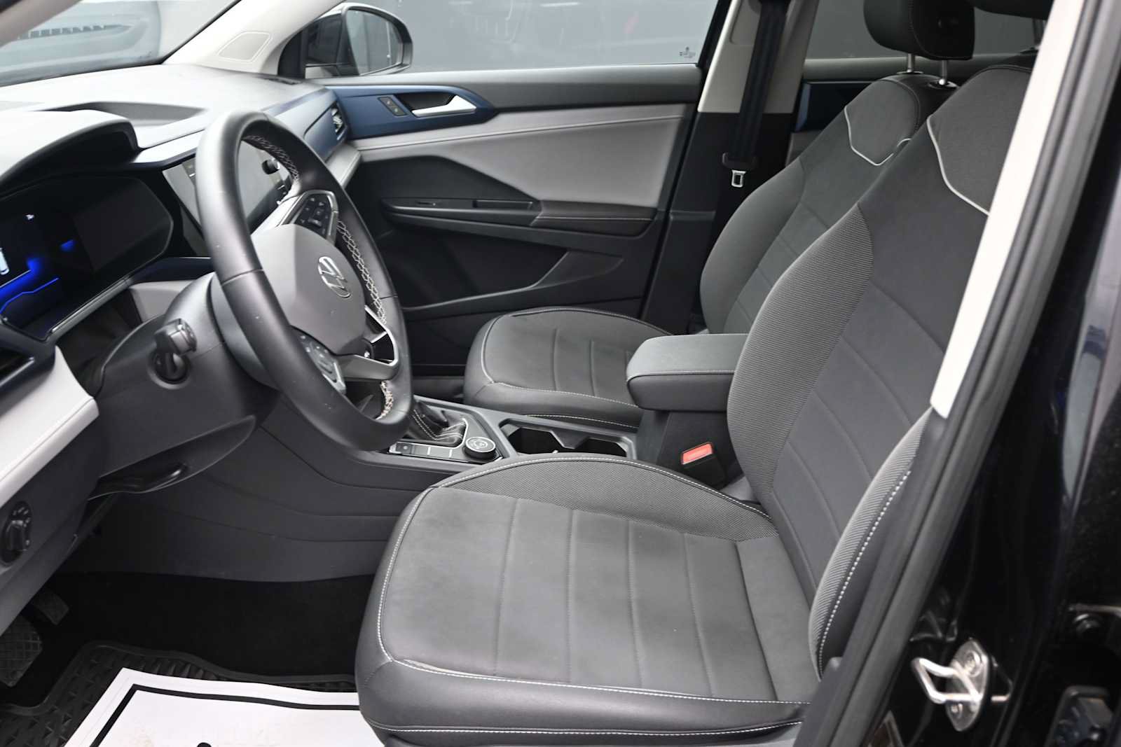 Used 2024 Volkswagen Taos SE AWD/4WD image 13