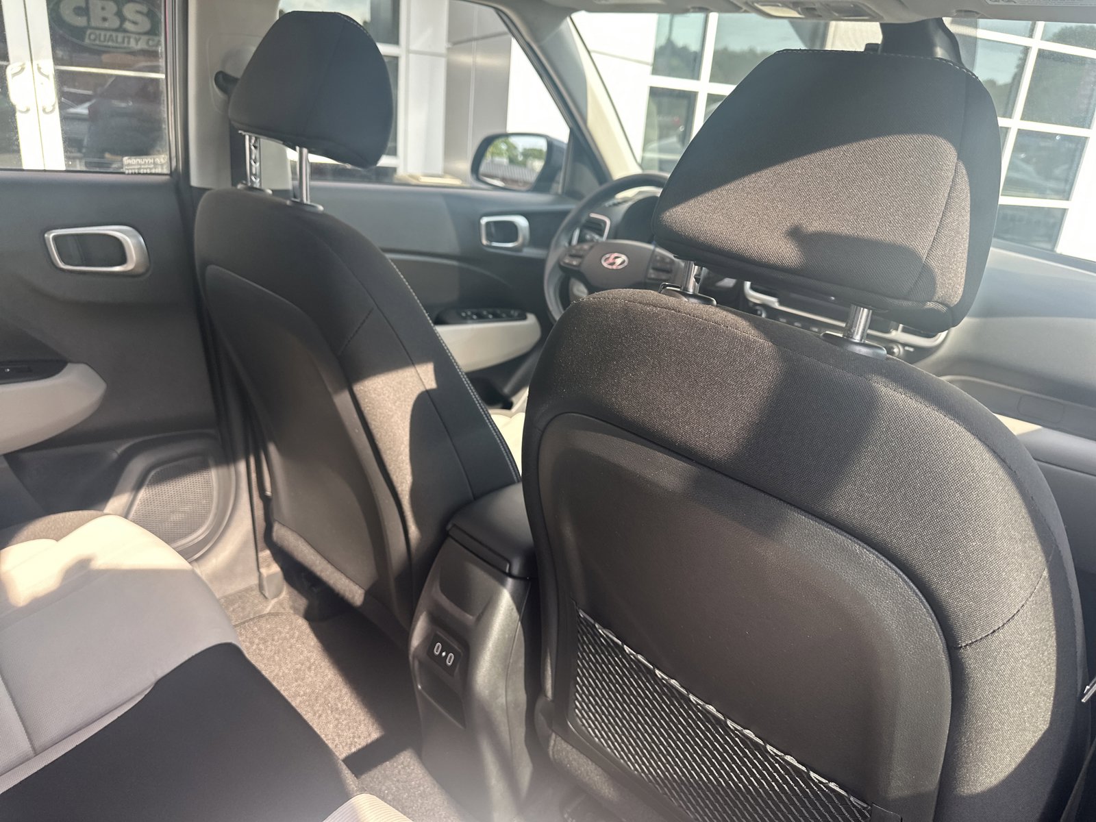 Used 2025 Hyundai Venue SEL FWD image 25
