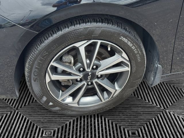 Used 2023 Kia Forte LXS FWD image 9