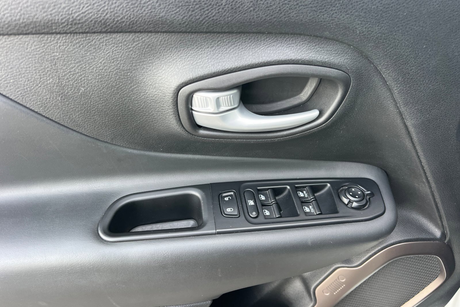 Used 2023 Jeep Renegade Latitude image 8