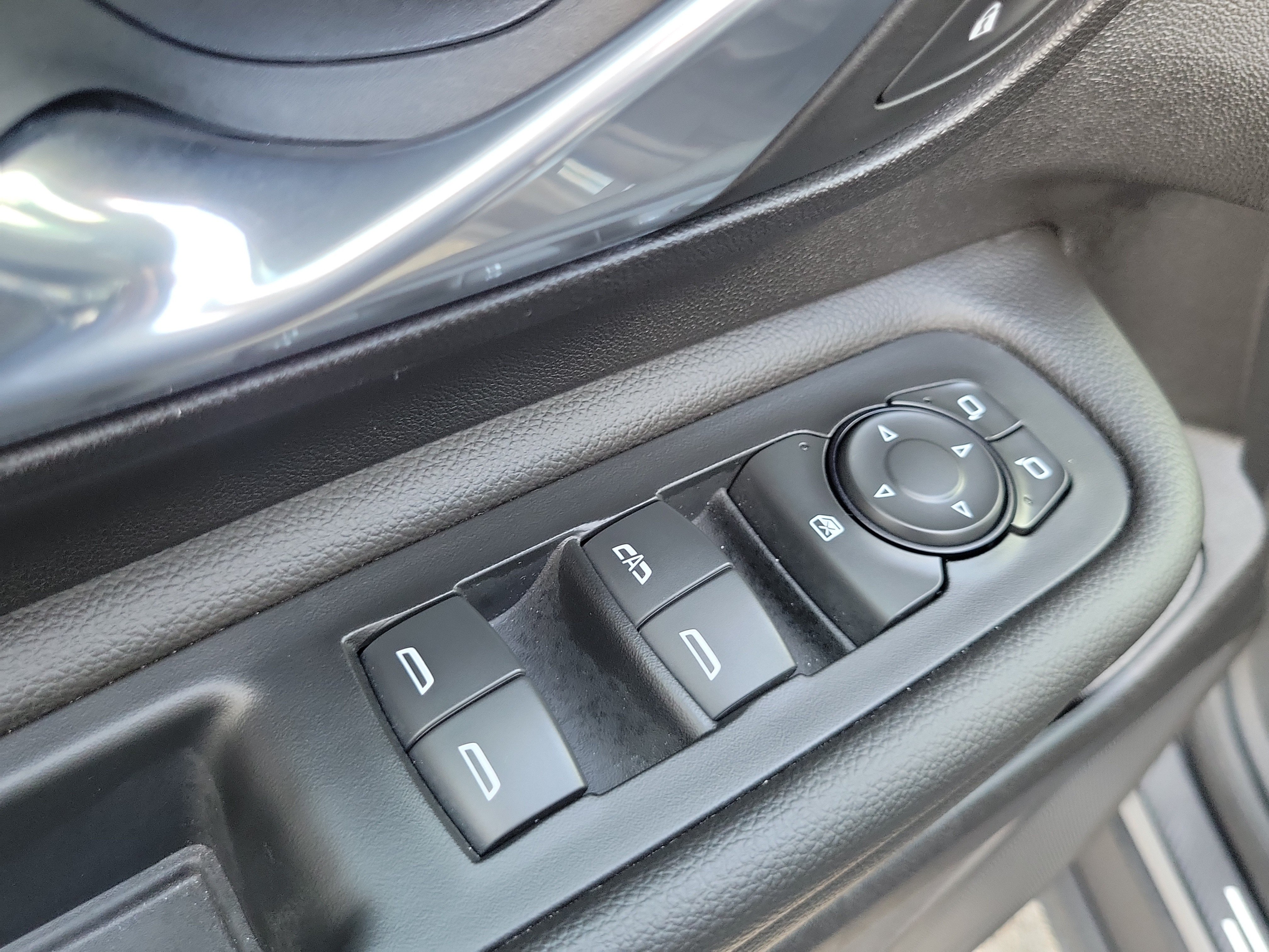Used 2024 GMC Terrain SLE w/ Driver Convenience Package FWD image 24
