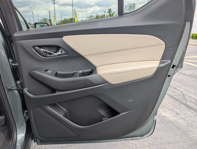 Used 2023 Chevrolet Traverse LT w/ LT Premium Package FWD image 18