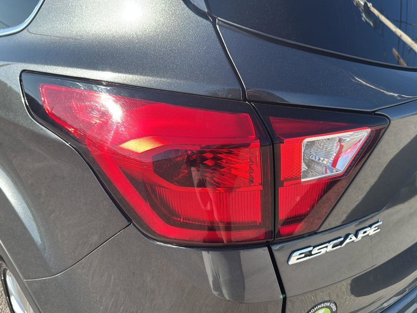 Used 2019 Ford Escape SEL image 27