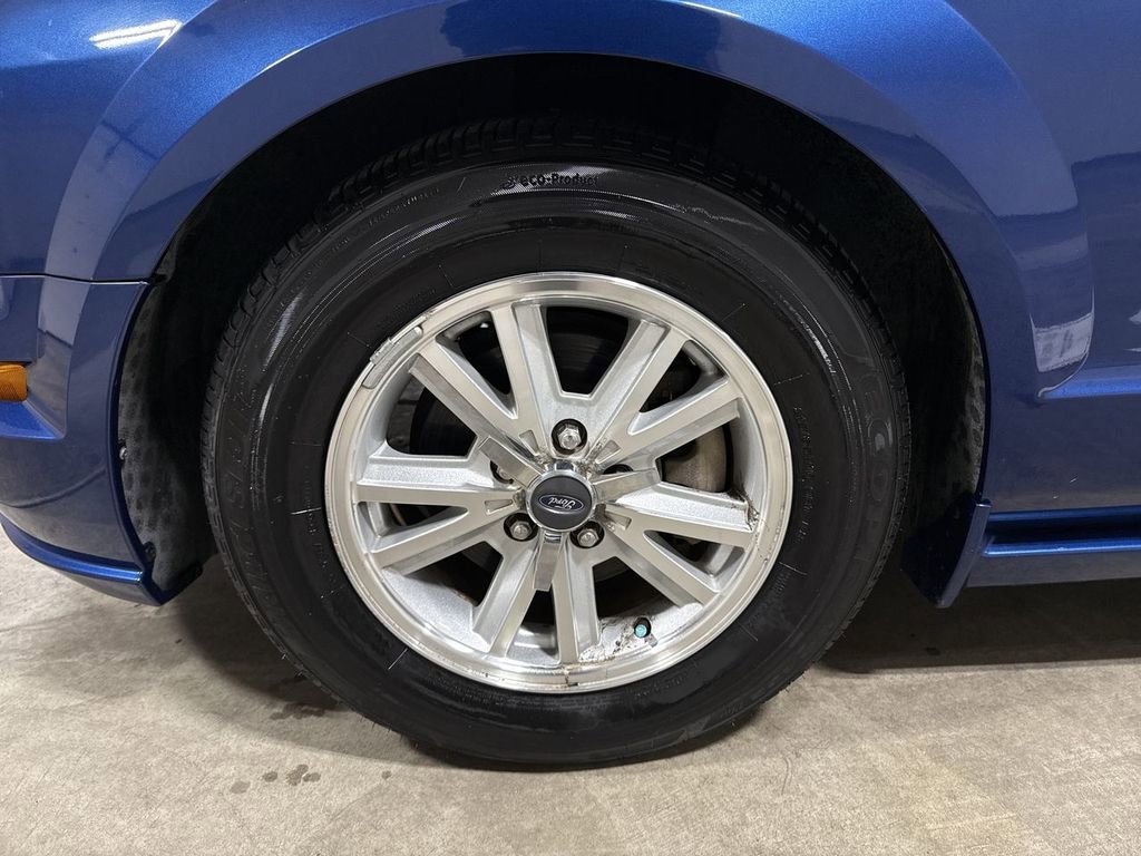 Used 2006 Ford Mustang Convertible image 25