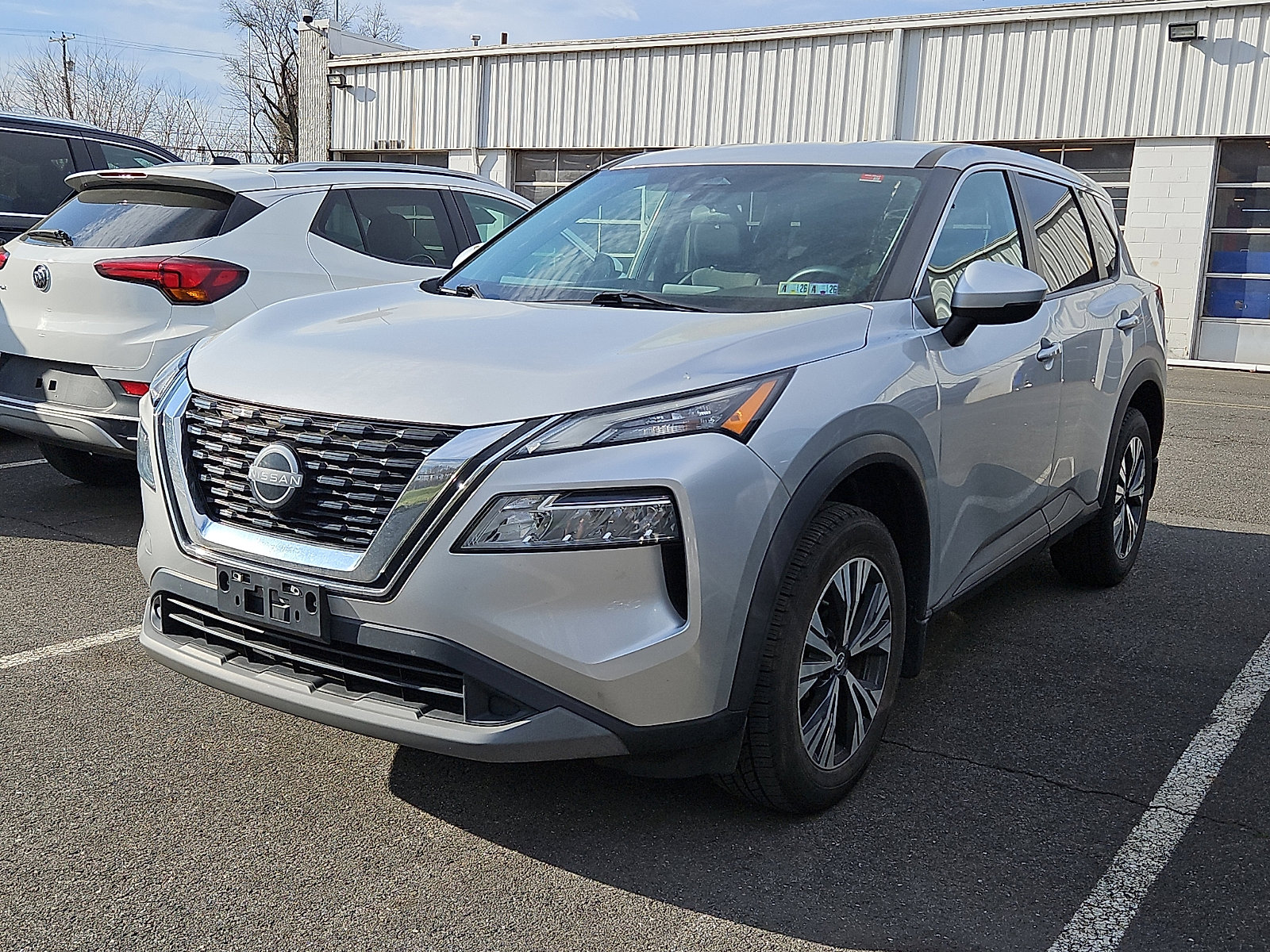 Used 2022 Nissan Rogue SV image 4