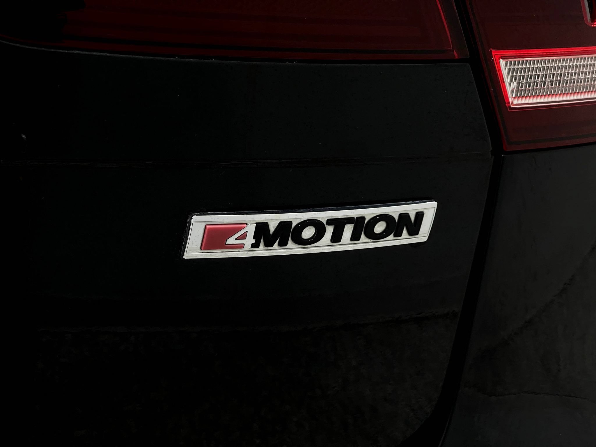 Used 2021 Volkswagen Tiguan SEL AWD/4WD image 40