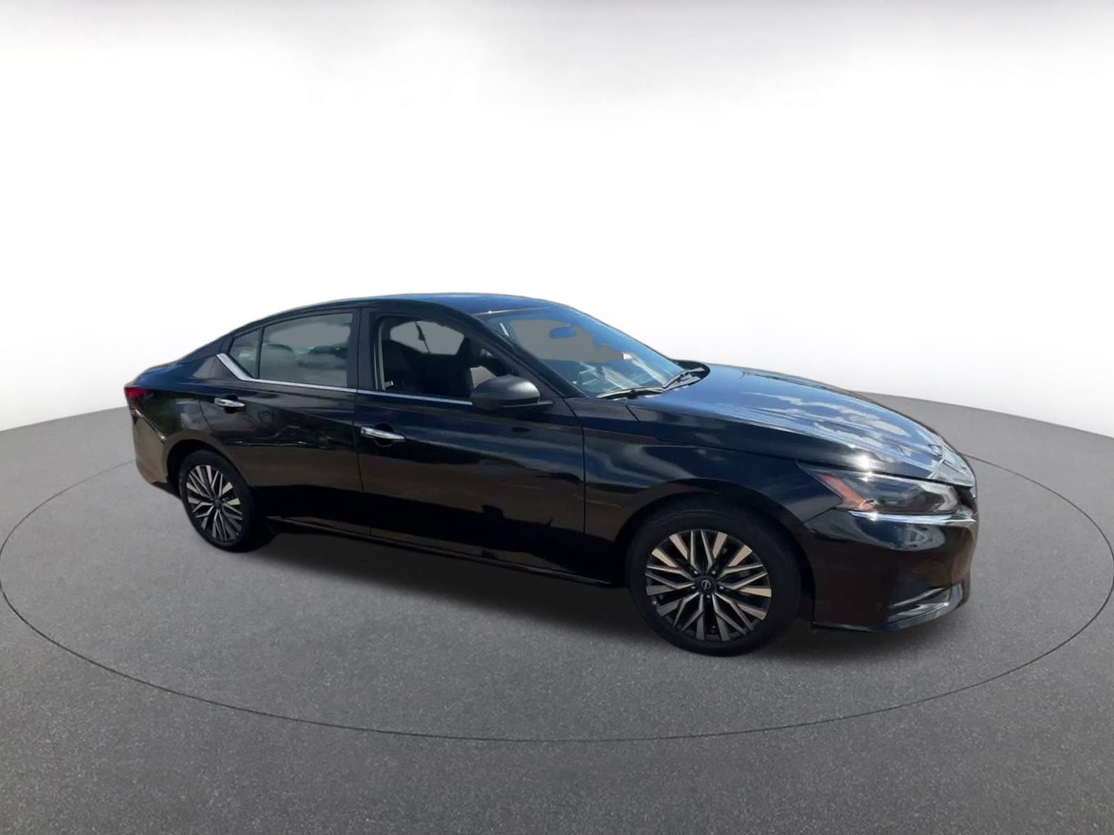 Used 2024 Nissan Altima 2.5 SV FWD image 2