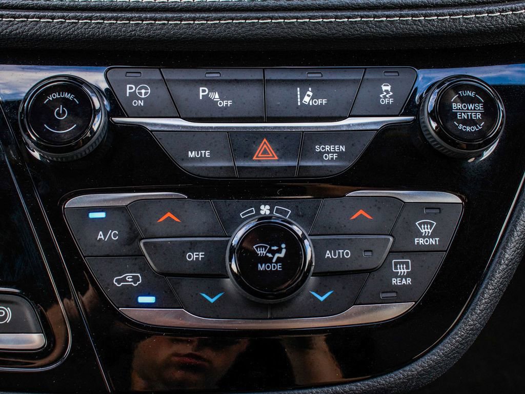 Used 2022 Chrysler Pacifica Touring-L w/ Uconnect Theater Family Group image 22