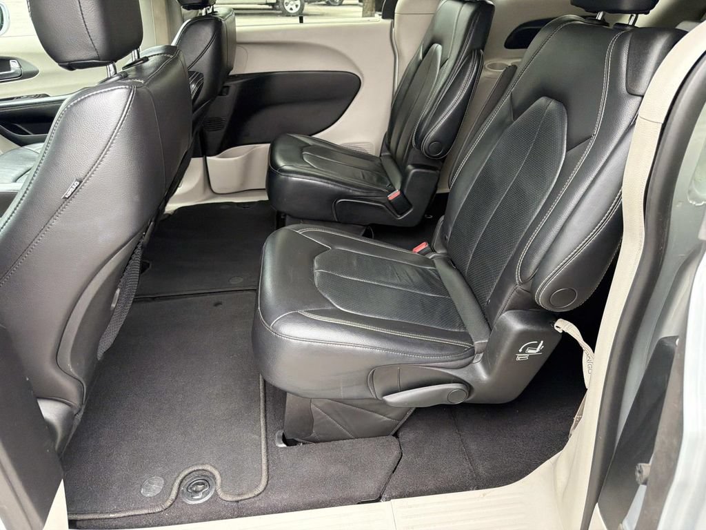 Used 2022 Chrysler Pacifica Touring-L FWD image 15