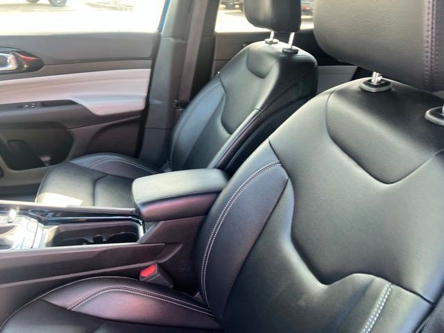 Certified 2025 Jeep Compass Limited AWD/4WD image 12