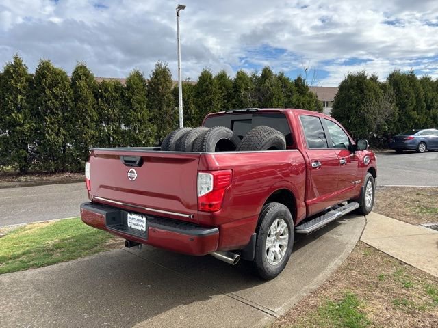 Used 2017 Nissan Titan SV image 4