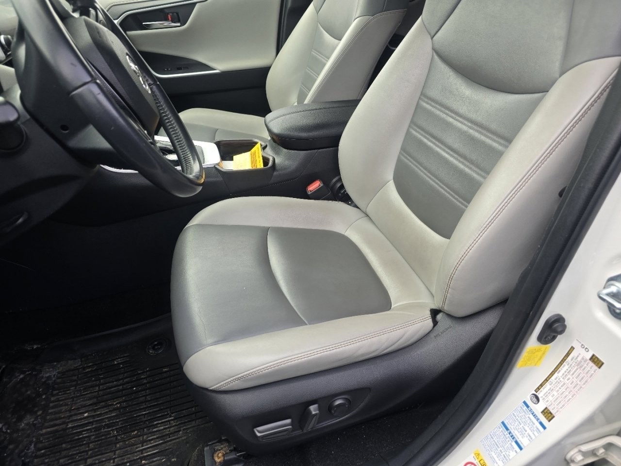 Used 2019 Toyota RAV4 Limited image 14