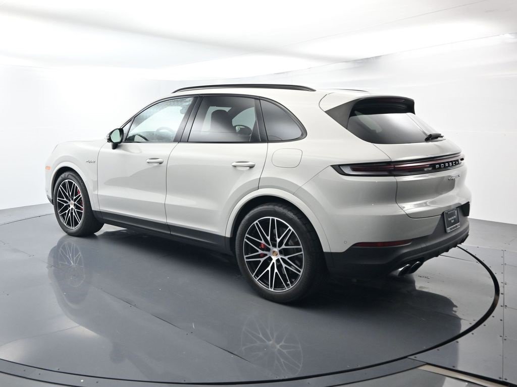 Used 2025 Porsche Cayenne S image 3