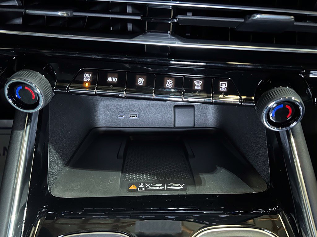New 2027 Chevrolet Traverse RS w/ LPO, Floor Liner Package AWD/4WD image 38