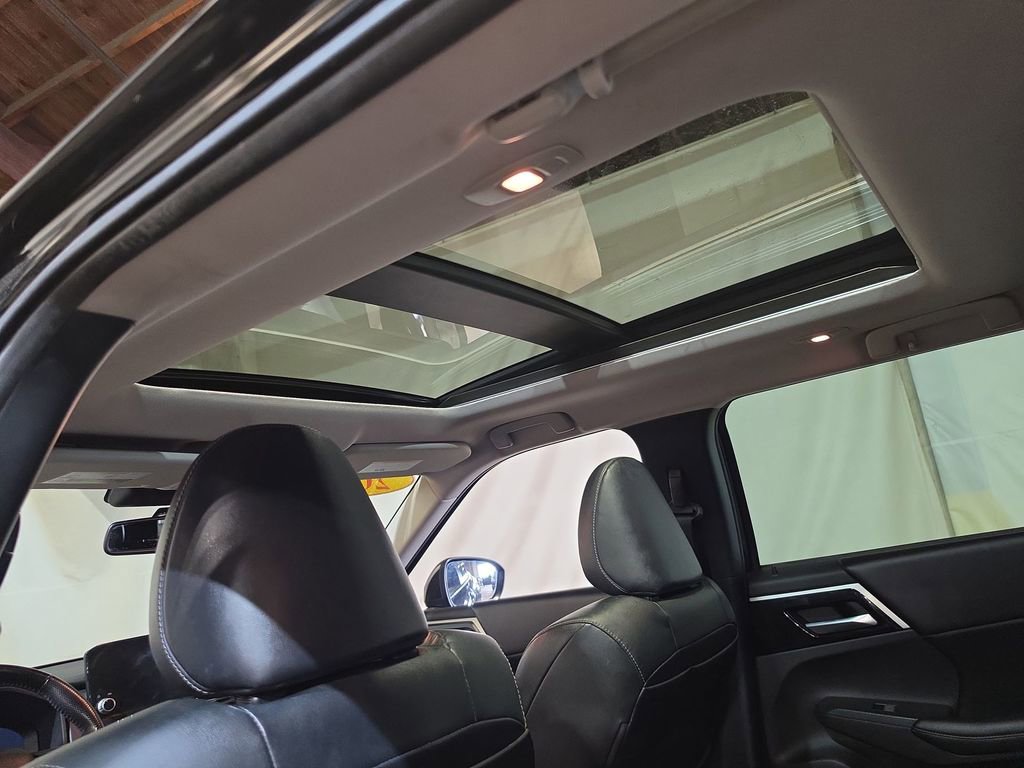 Used 2022 Mitsubishi Outlander SE AWD/4WD image 16
