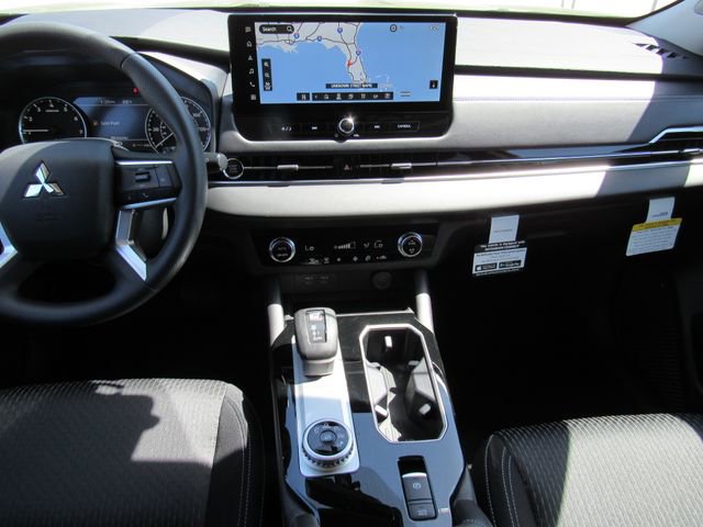 New 2026 Mitsubishi Outlander ES image 17