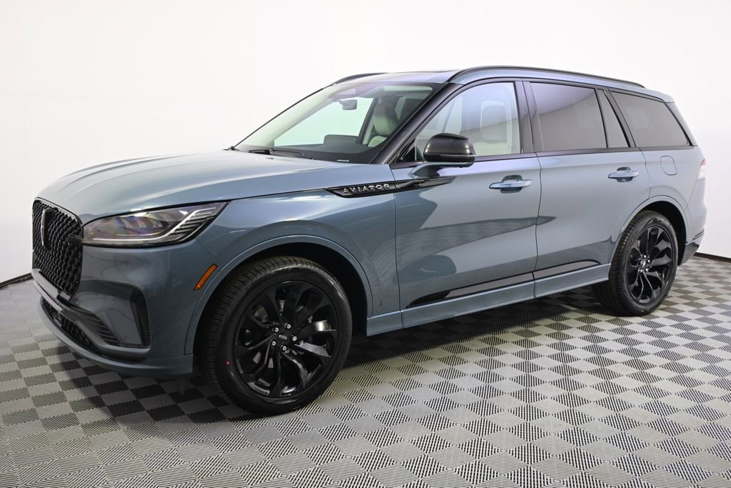 New 2026 Lincoln Aviator AWD image 2