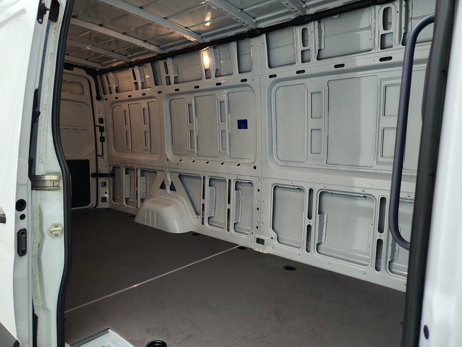 New 2025 Mercedes-Benz eSprinter 170 Cargo image 20