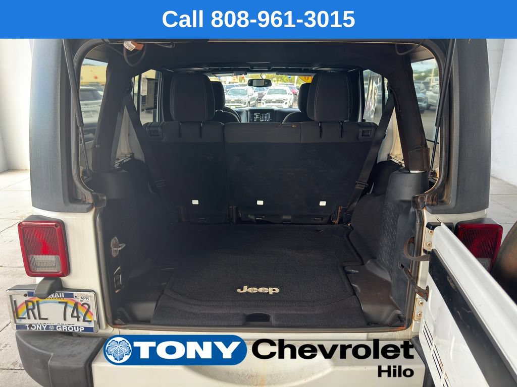 Used 2016 Jeep Wrangler Unlimited Sahara w/ Connectivity Group AWD/4WD image 16