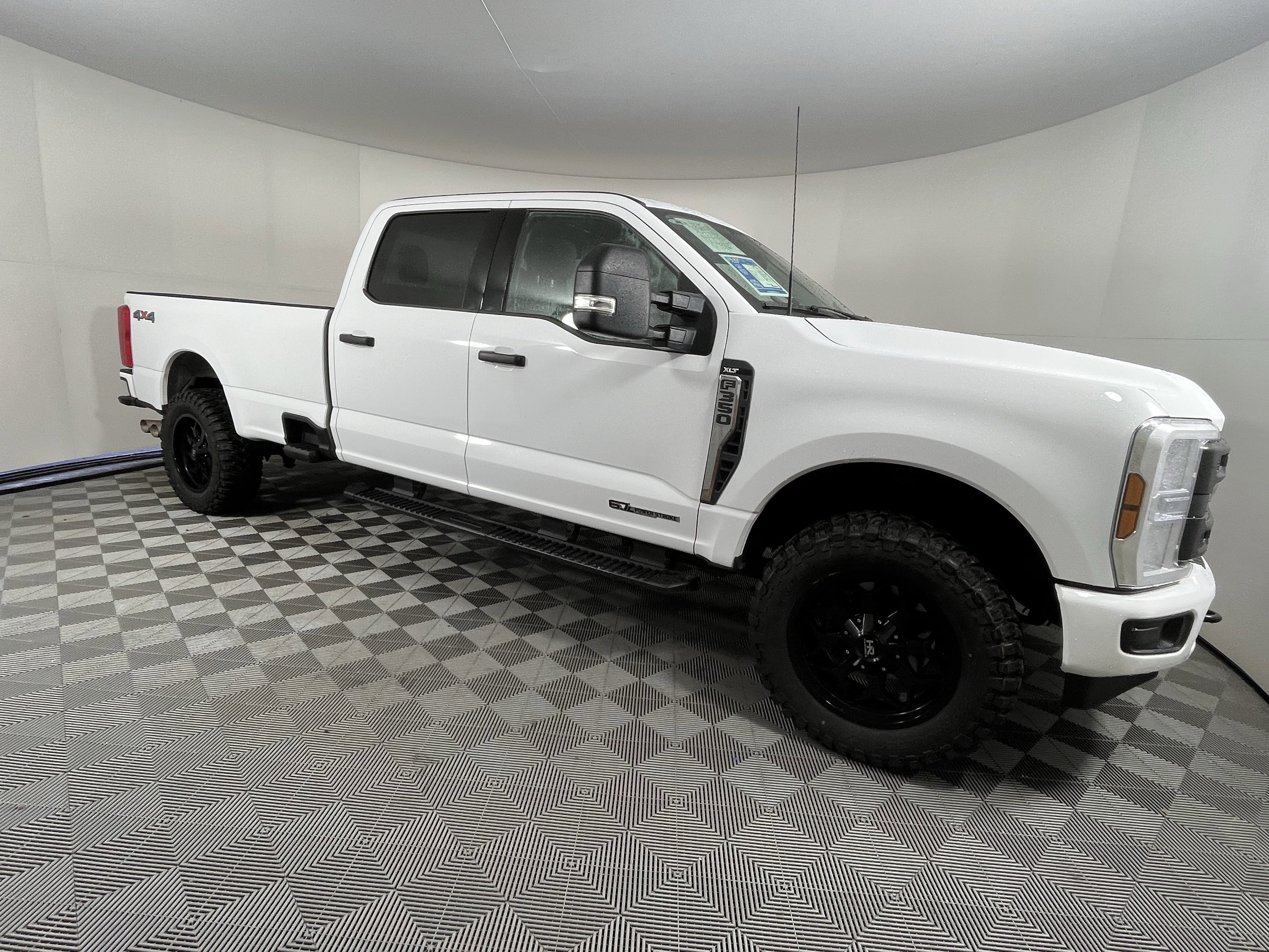 Used 2024 Ford F350 XLT image 6
