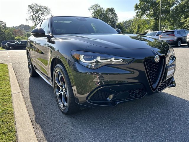Used 2024 Alfa Romeo Stelvio Veloce image 2