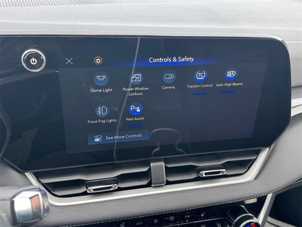 Used 2025 Chevrolet Equinox LT w/ Convenience Package II image 23