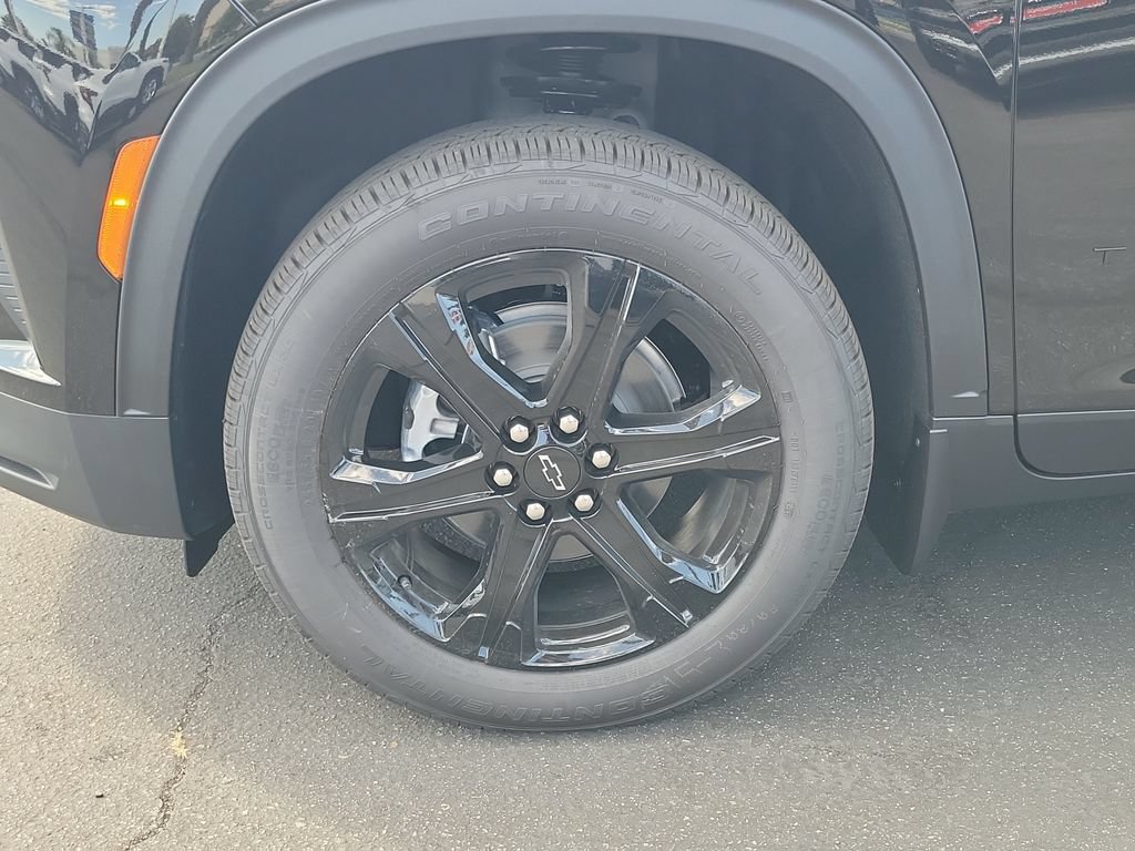 New 2027 Chevrolet Traverse LT w/ Midnight/Sport Edition FWD image 25