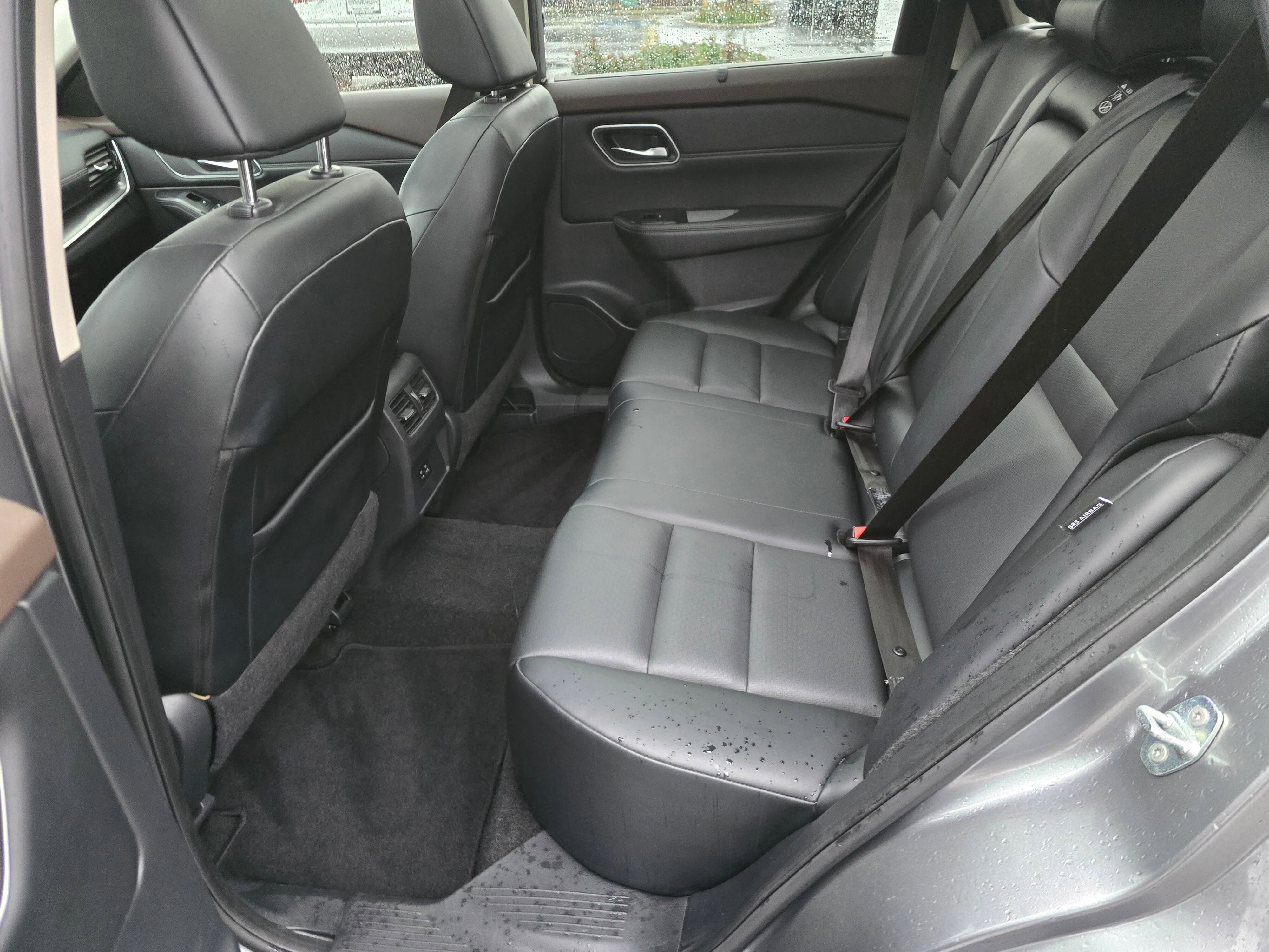 Used 2021 Nissan Rogue SV w/ Premium Package image 29