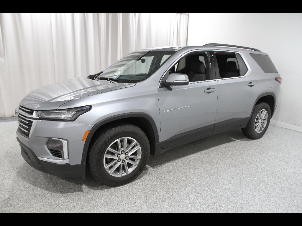 Used 2023 Chevrolet Traverse LT image 3