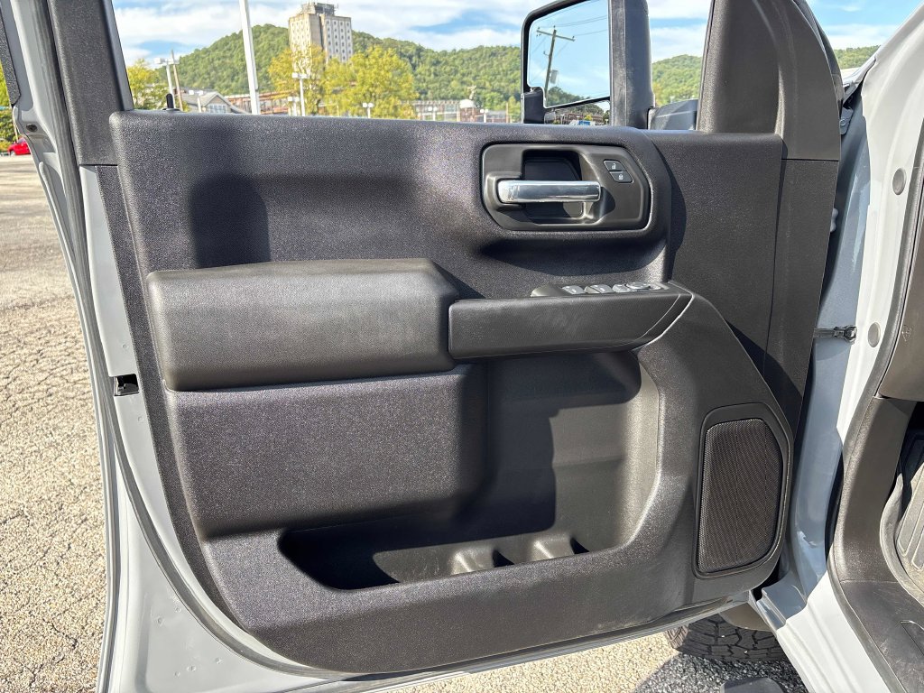 Used 2025 GMC Sierra 2500 Pro w/ 1SA Pro Safety Plus Package AWD/4WD image 9