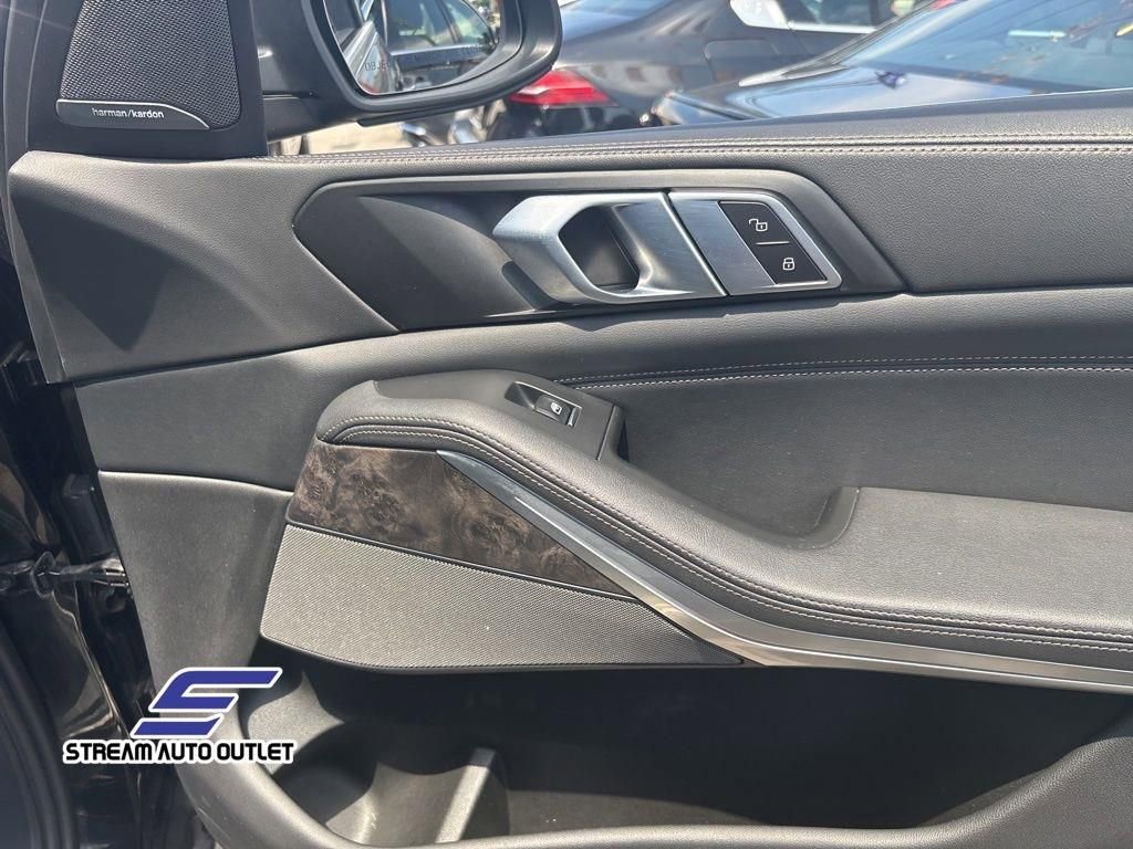 Used 2024 BMW X5 xDrive40i w/ Premium Package image 11