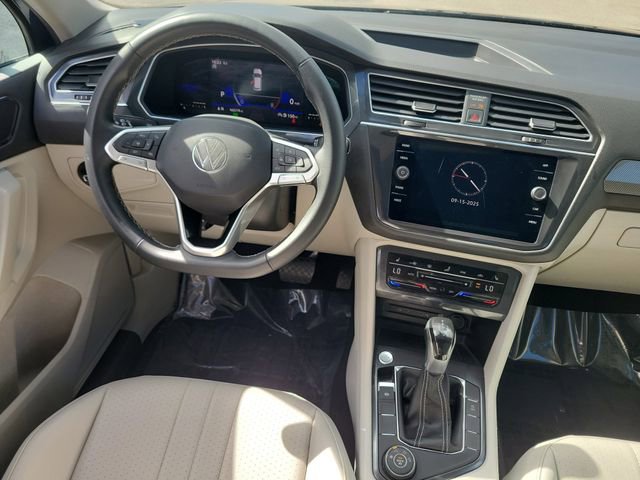 Used 2022 Volkswagen Tiguan SE image 14