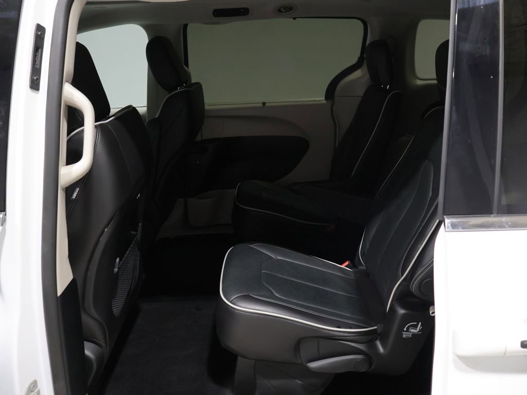 Certified 2024 Chrysler Pacifica Limited AWD/4WD image 20