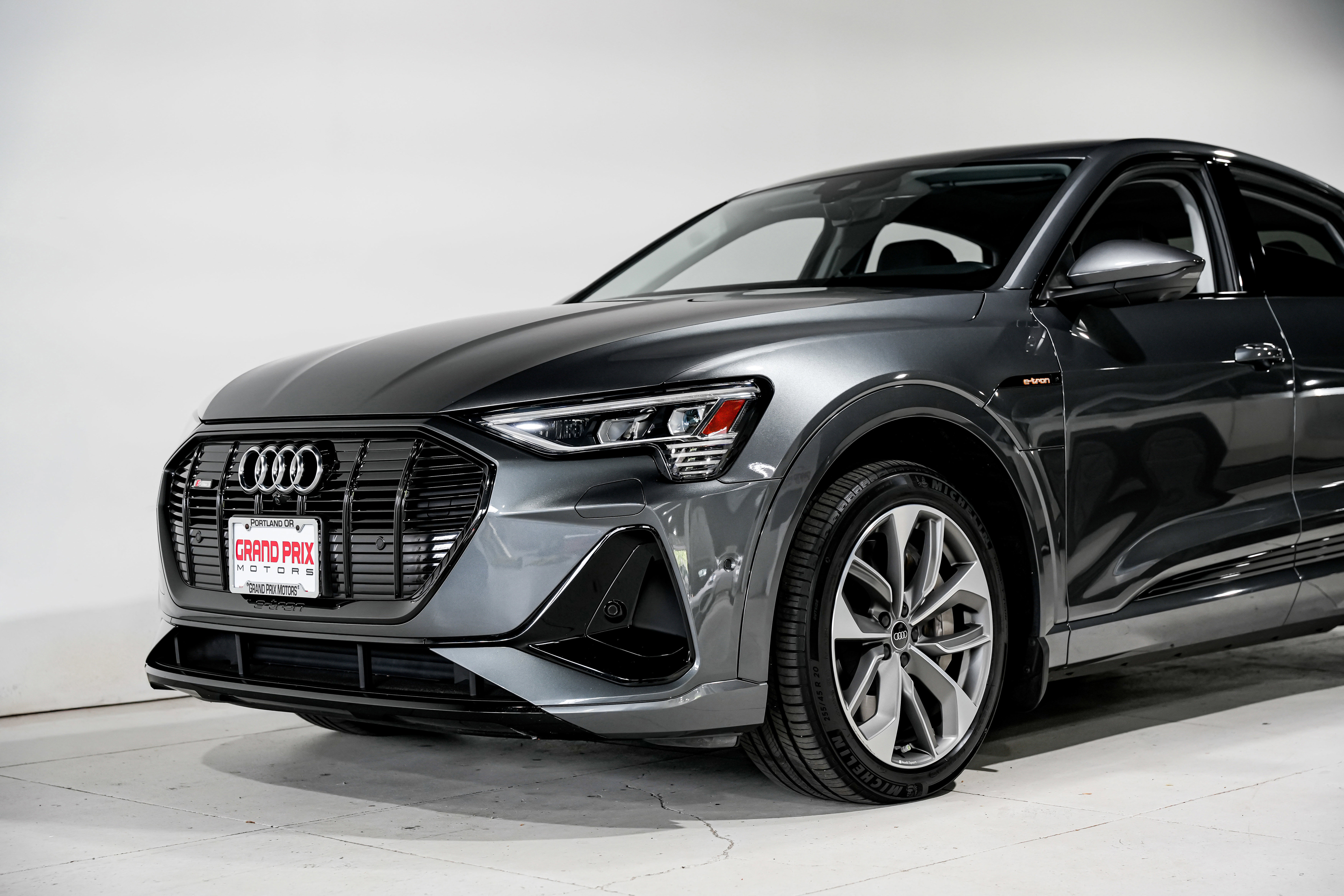 Used 2021 Audi e-tron Premium Plus w/ Premium Plus Package AWD/4WD image 38