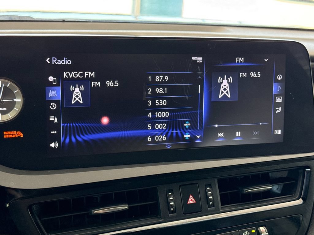 Used 2022 Lexus ES 300h w/ Premium Package FWD image 16