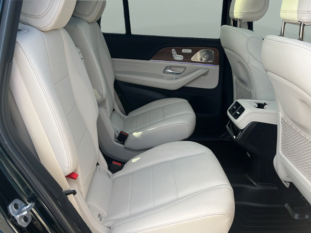 Used 2023 Mercedes-Benz GLS 450 4MATIC image 17