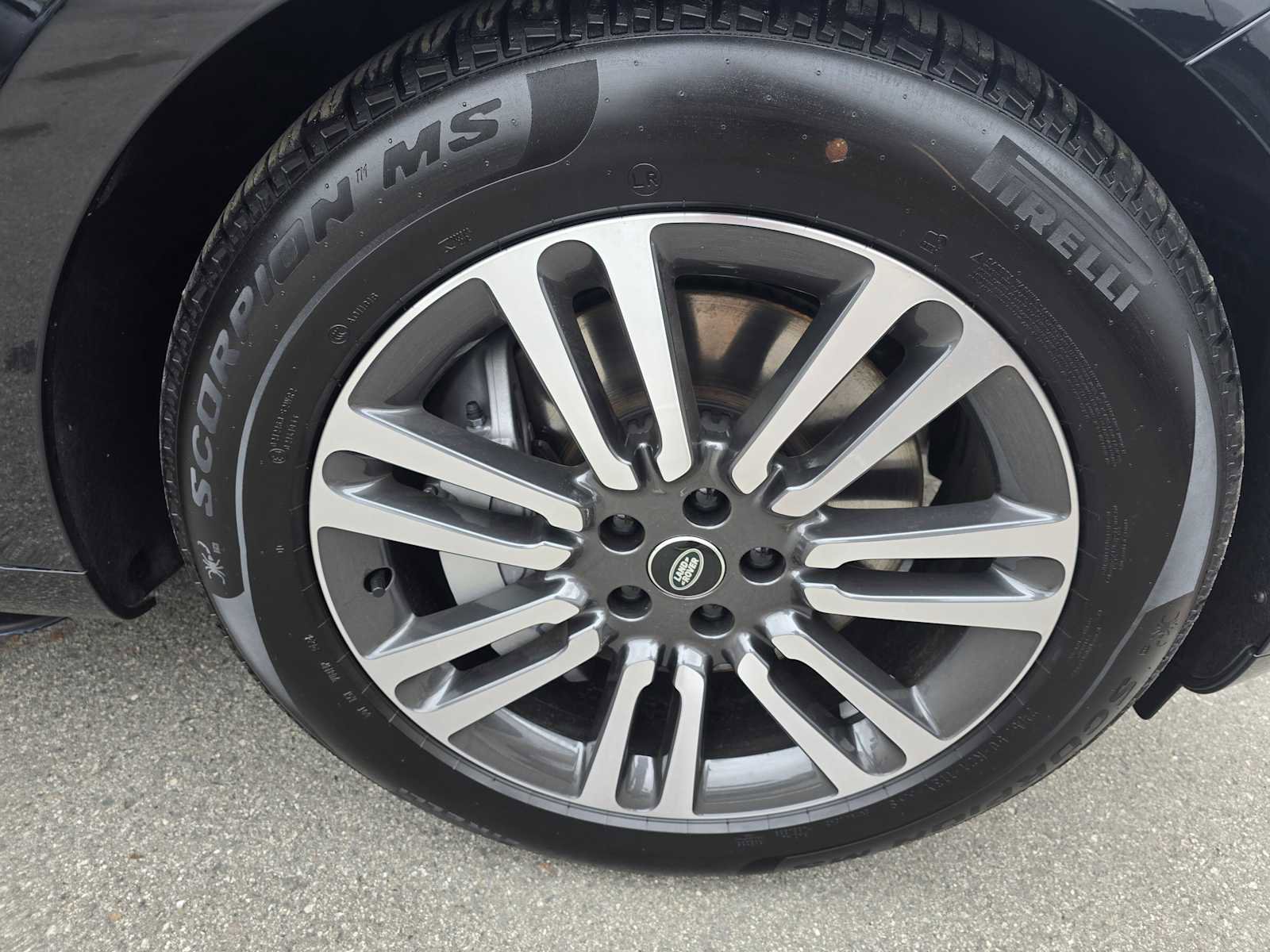 New 2025 Land Rover Range Rover Long Wheelbase SE image 10