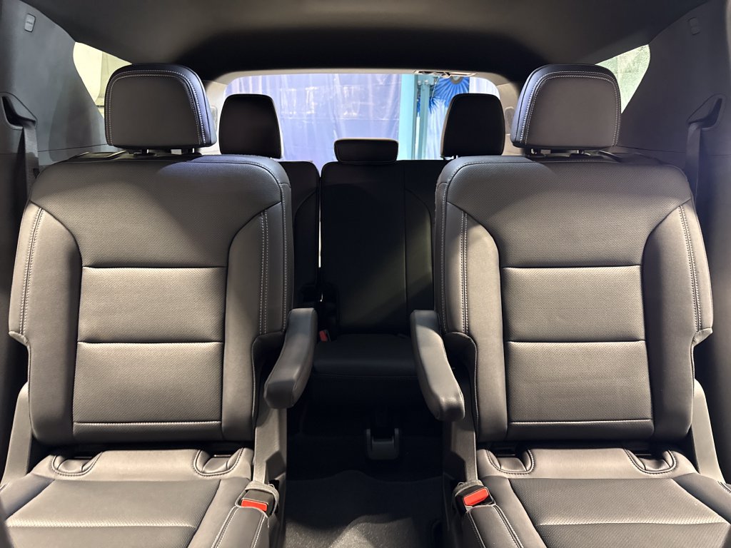 New 2027 Chevrolet Traverse LT w/ Driver Confidence Package FWD image 31