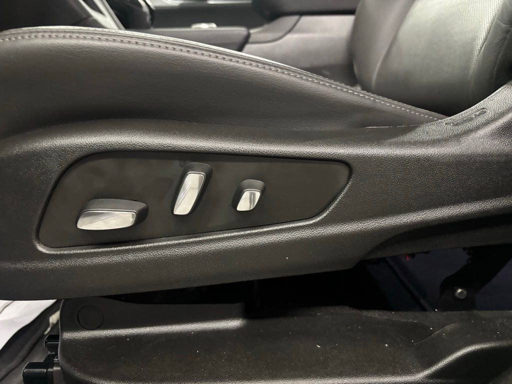 Certified 2025 Cadillac XT6 Premium Luxury image 7