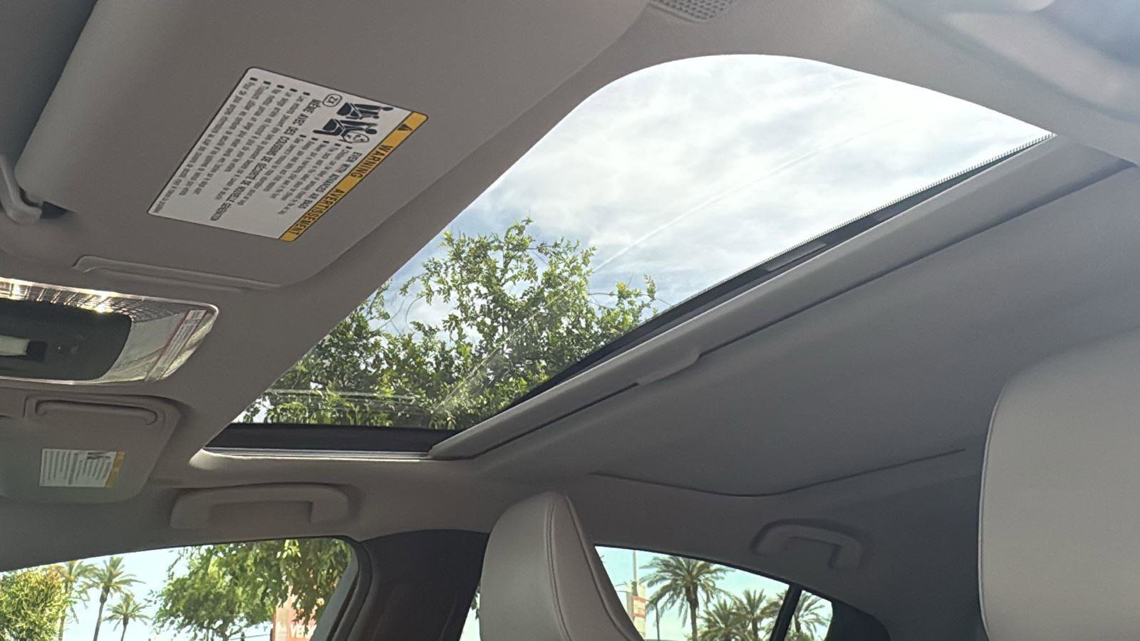 Used 2025 Toyota Prius XLE image 25