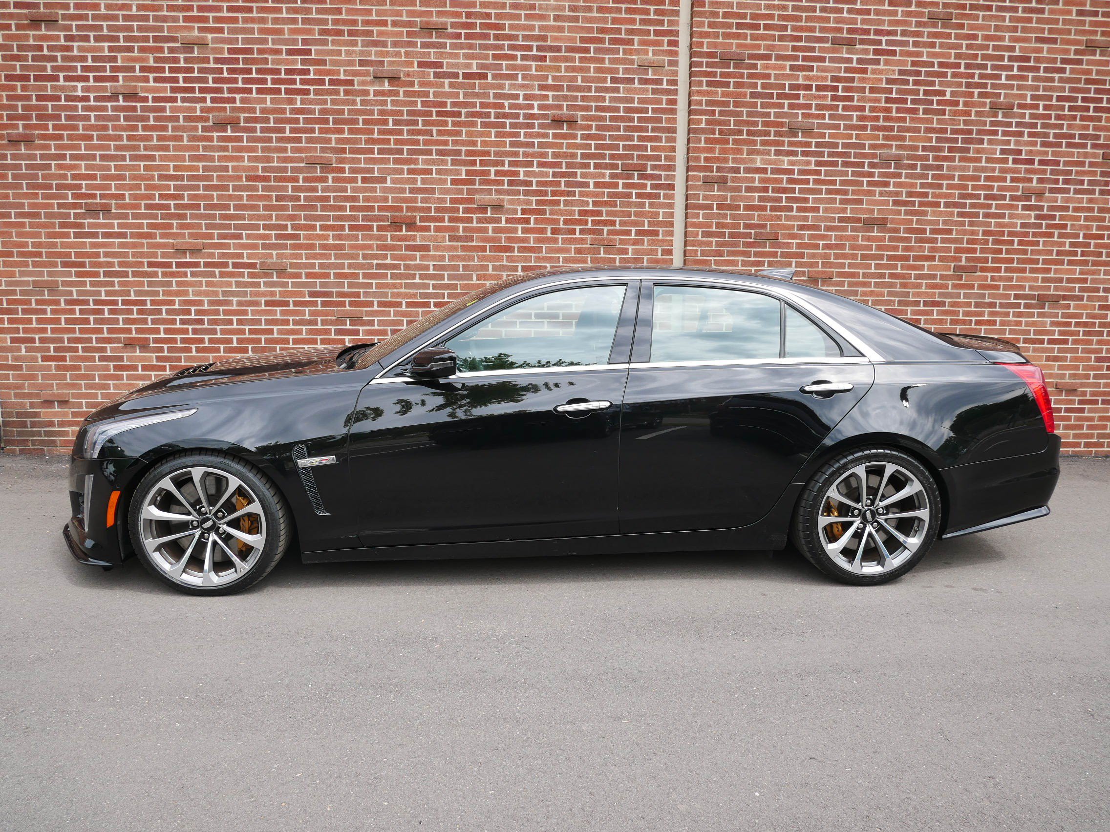 Used 2016 Cadillac CTS V w/ Luxury Package RWD image 2