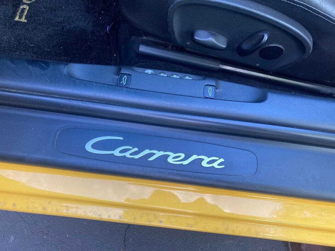 Used 2001 Porsche 911 Carrera image 12