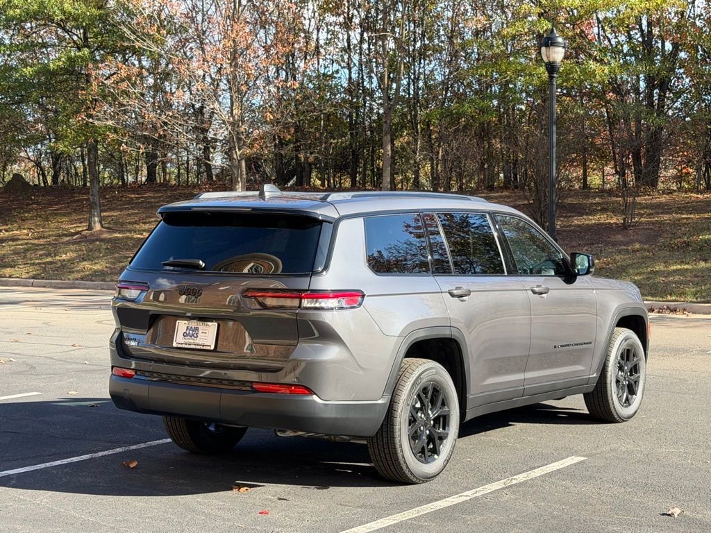 New 2025 Jeep Grand Cherokee L Laredo image 7