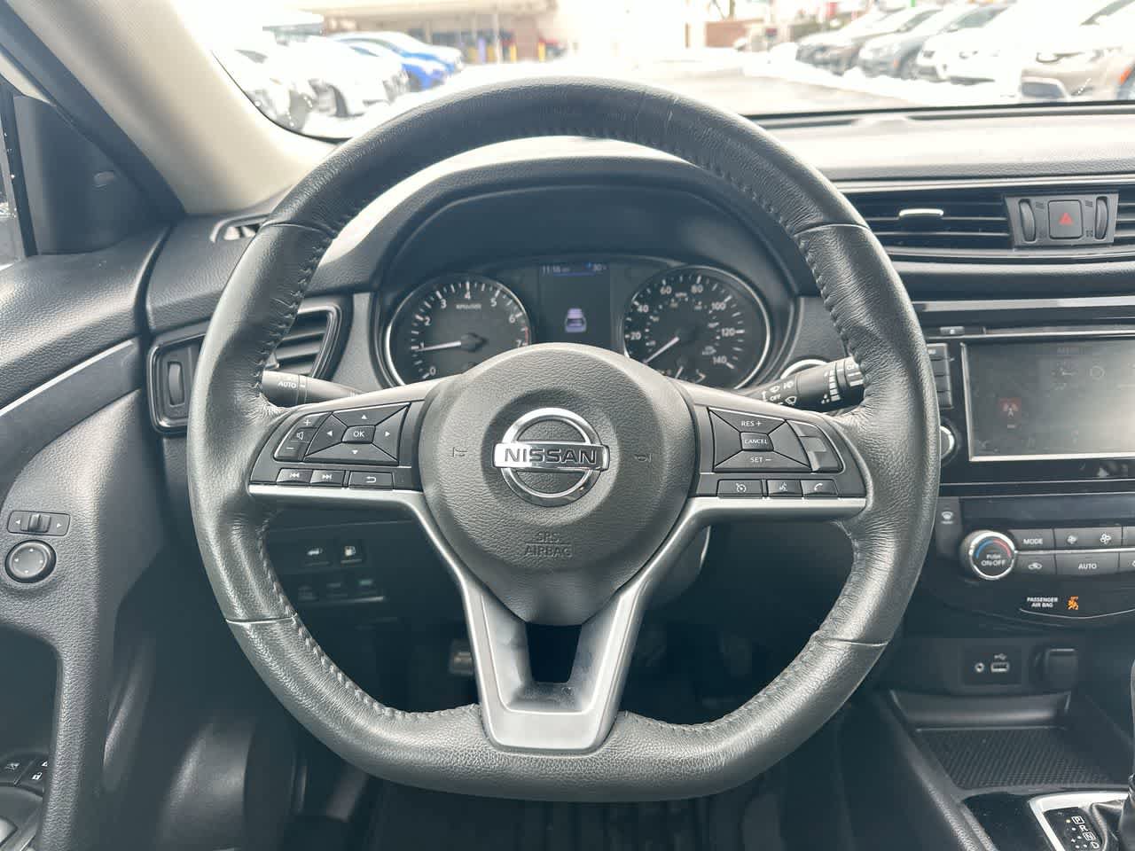 Used 2018 Nissan Rogue SV image 27