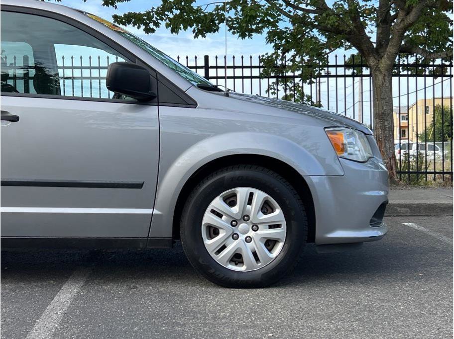 Used 2016 Dodge Grand Caravan American Value Package w/ UConnect Hands-Free Group image 2