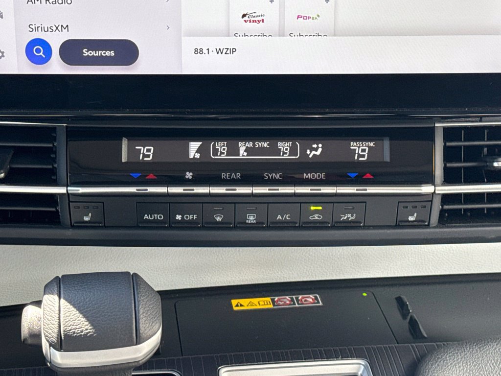 Certified 2026 Toyota Sienna XLE FWD image 24