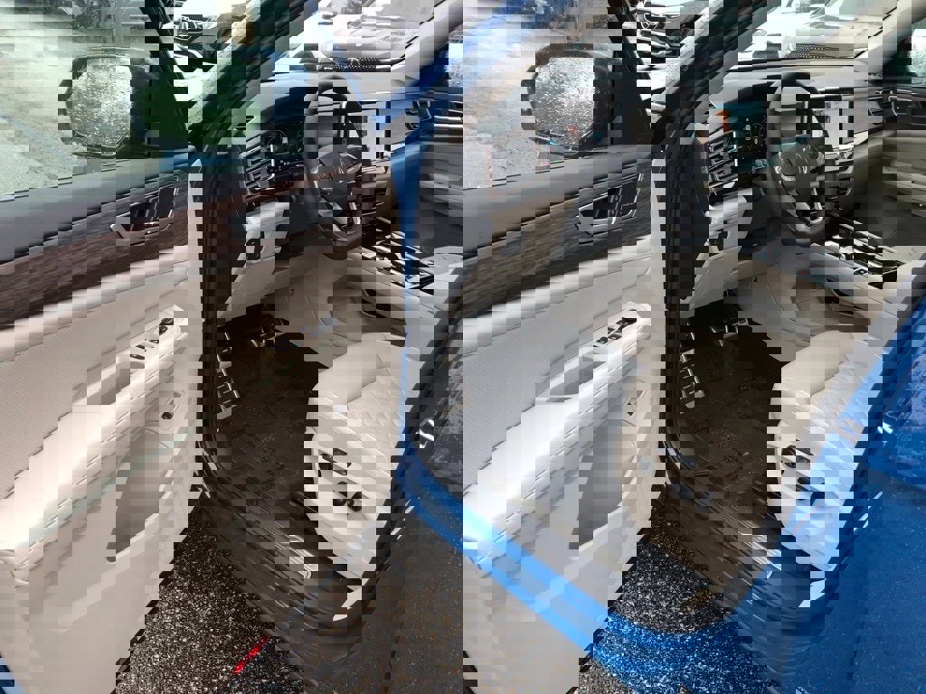 New 2025 Volkswagen Atlas SEL Premium R-Line image 11