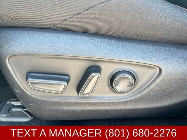 Used 2025 Toyota RAV4 SE AWD/4WD image 16