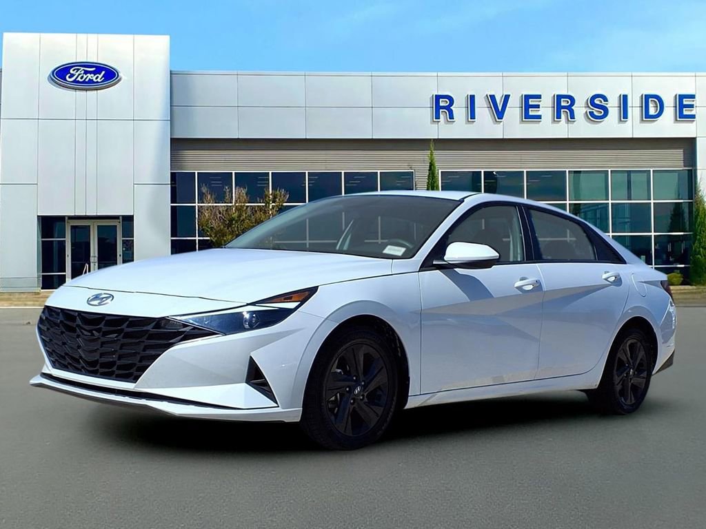 Used 2023 Hyundai Elantra SEL image 3